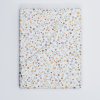 Prześcieradło z gumką do łóżeczka 90x180 bawełniane | 415goz | kremowe | kwiaty goździki